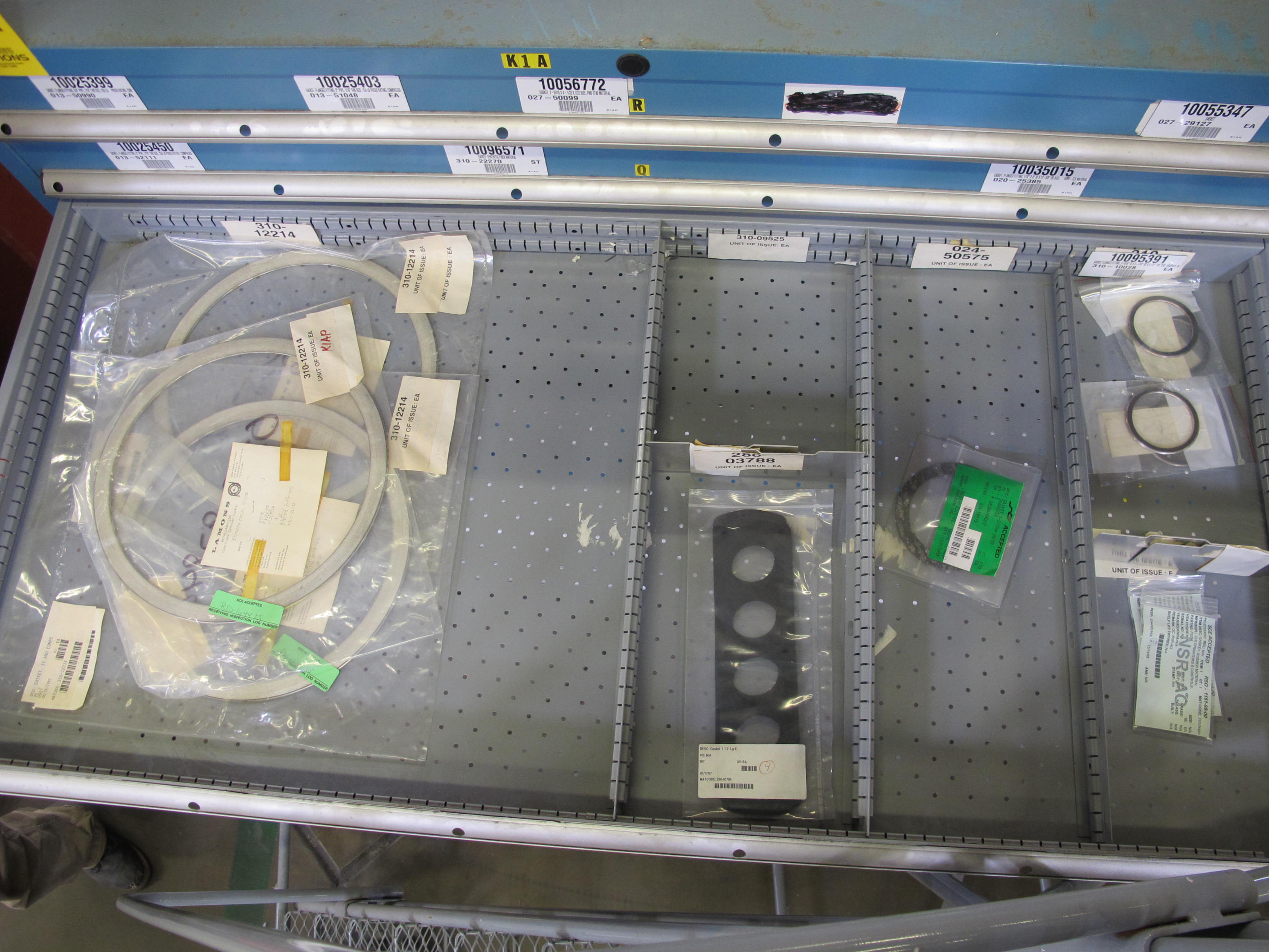 LISTA HEAVY DUTY 9-DRAWER PARTS CABINET W/ CONTENTS (W-50) LOADING & HANDLING FEE $25-